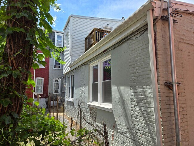 Building Photo - 941 N Lime St