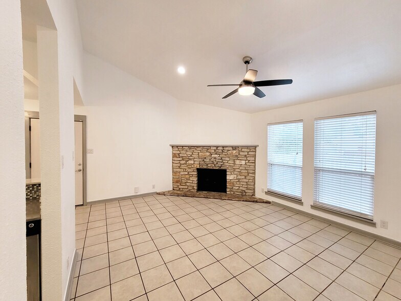 Building Photo - 920 Sirocco Dr