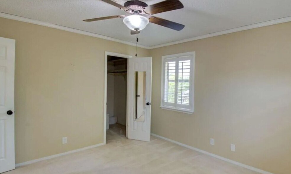 Building Photo - 1201 Hi Stirrup