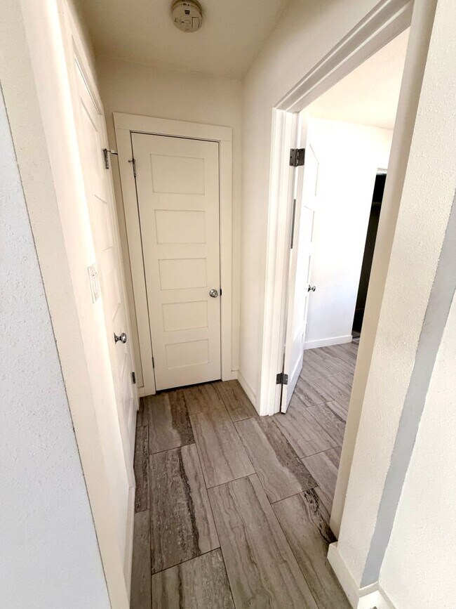 Building Photo - Remodeled 1 Bedroom Unit in Orange
