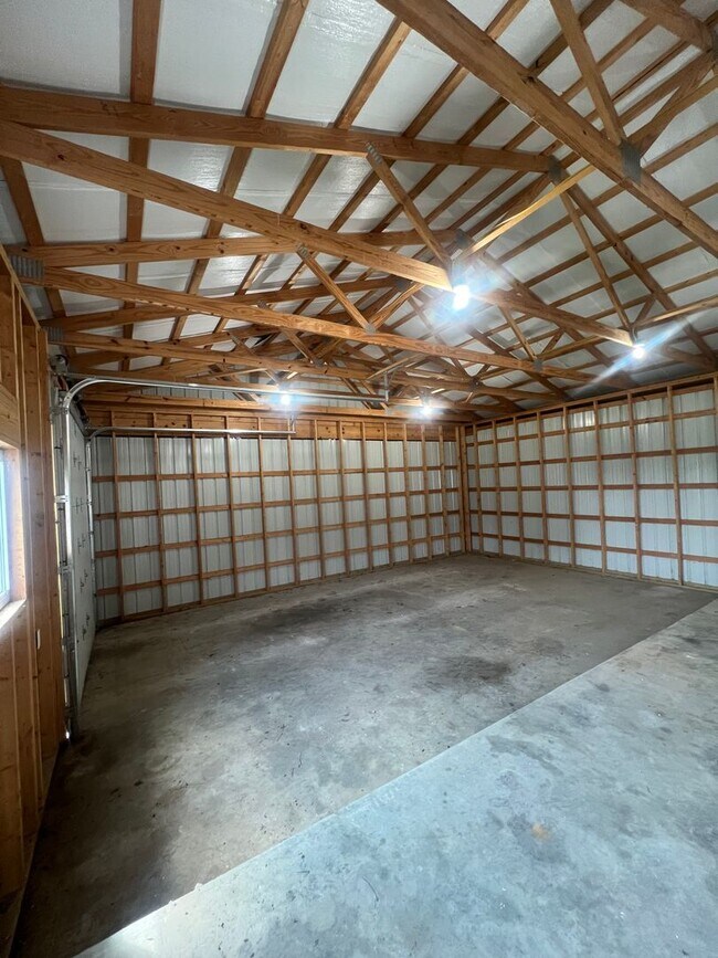Building Photo - 13929 Harrison Rd