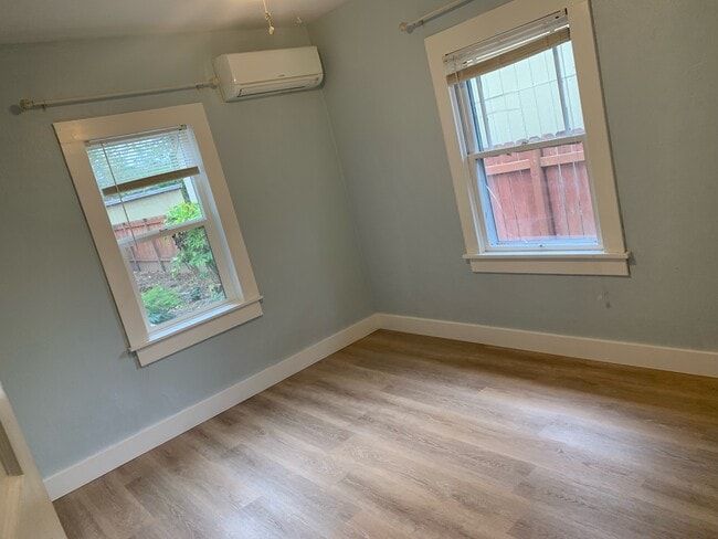 Building Photo - 450 W Sherman St