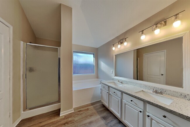 Building Photo - 17210 Brookhollow Trace Ct