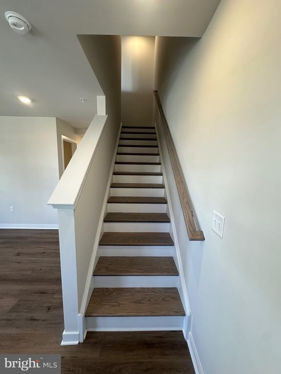 Building Photo - 33 Anderson Dr