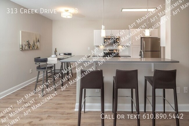 Building Photo - 313 Creek Dr