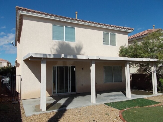 Building Photo - Spacious 4-Bedroom, 2.5-Bathroom Home – Fr...