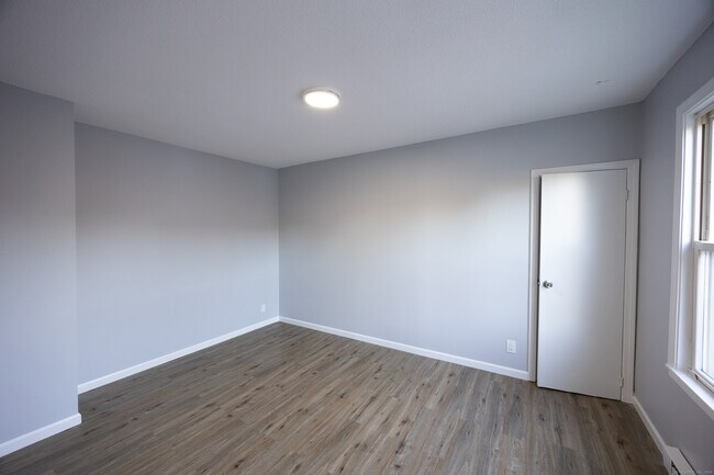 Building Photo - 127 Lawlor St