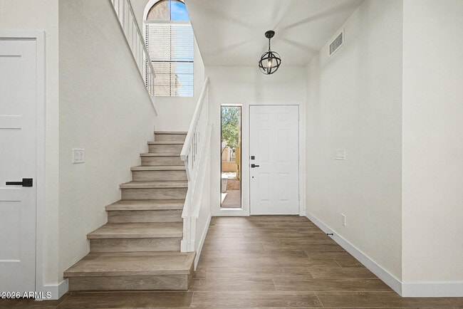 Building Photo - 2084 N Sunset Dr