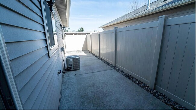 Building Photo - 1464 Mordyl Loop