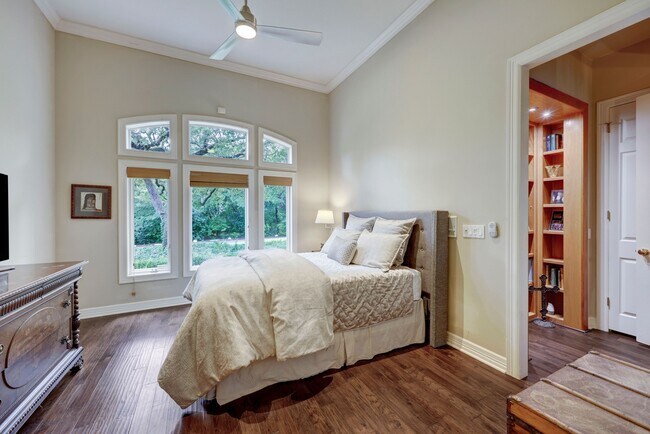 Building Photo - 102 Wood Trail