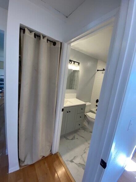 Building Photo - 1101 Hughes St