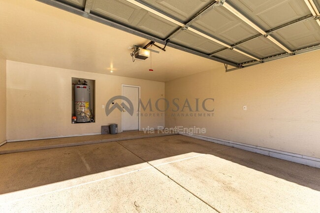 Building Photo - 1260 S Lindsay Rd