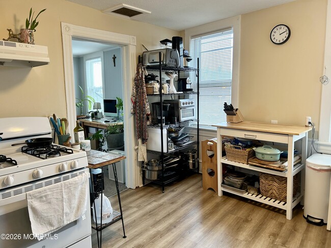 Building Photo - 500 Main St