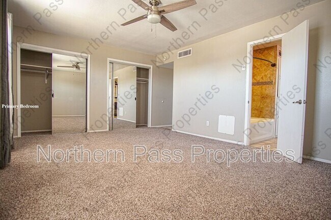 Building Photo - 5125 Round Rock Dr
