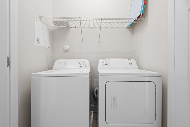 Building Photo - Beautiful 2-Bedroom Townhouse Near NCSU, Available June 15!