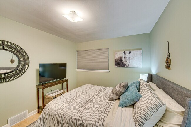 Building Photo - 114 S 36th St