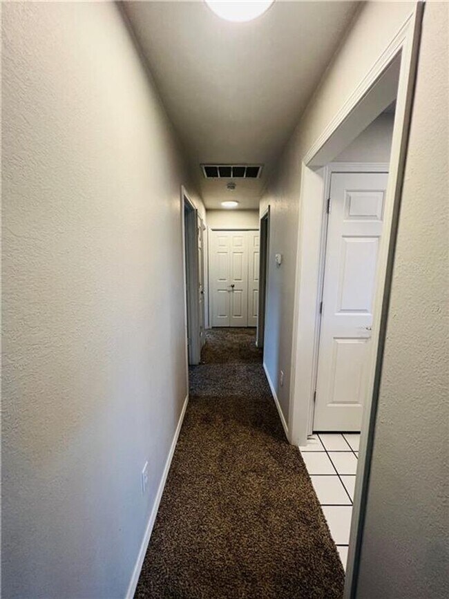 Building Photo - 3br 2ba home in the Shadowlake Subdivision!!