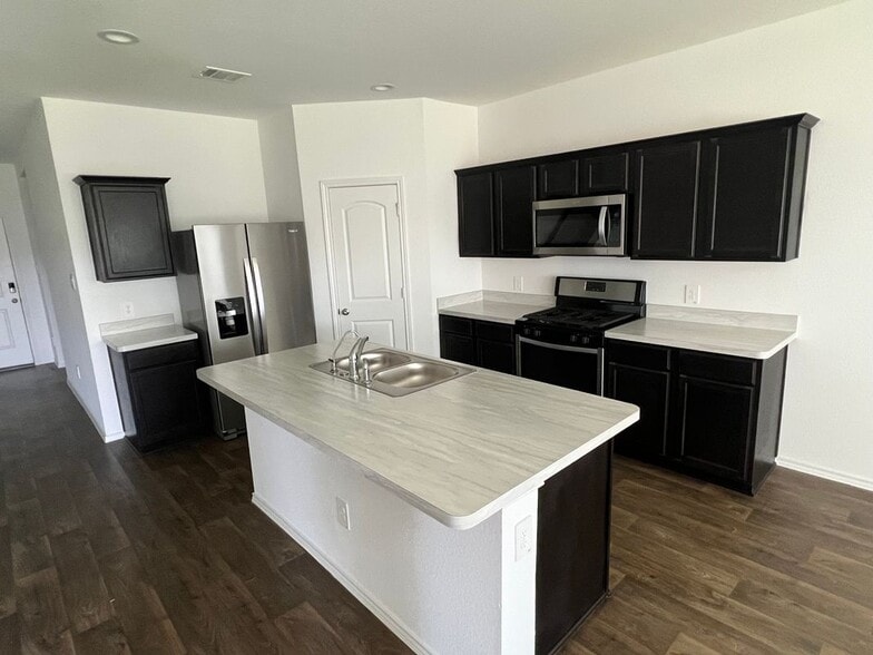 Building Photo - 12418 Pelican Bay Dr