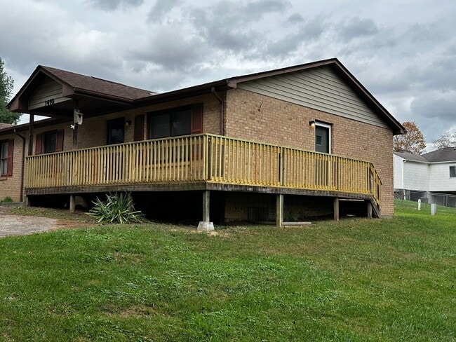 Building Photo - Fully Updated Duplex in Blacksburg