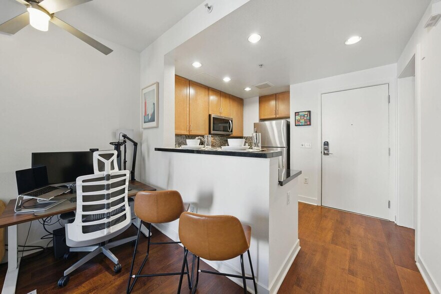 Building Photo - 355 Berry St