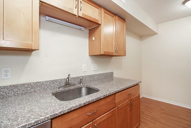 Building Photo - 1770 Rolling Hills Dr