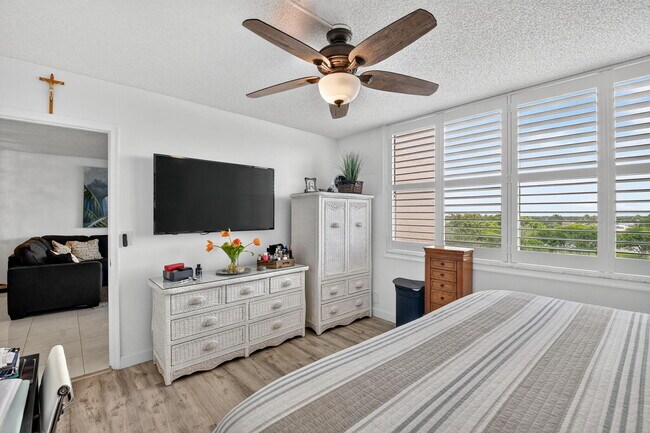 Building Photo - 14527 Bonaire Blvd