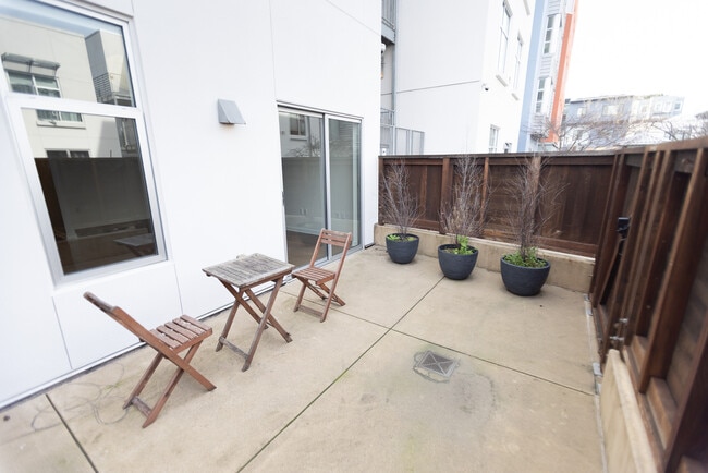 Building Photo - 451 Kansas St