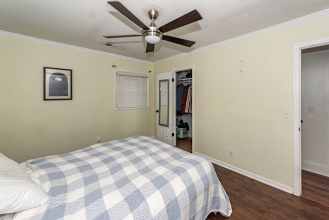 Building Photo - 3 Bedroom 2 Bath Home in West Ashley Plant...