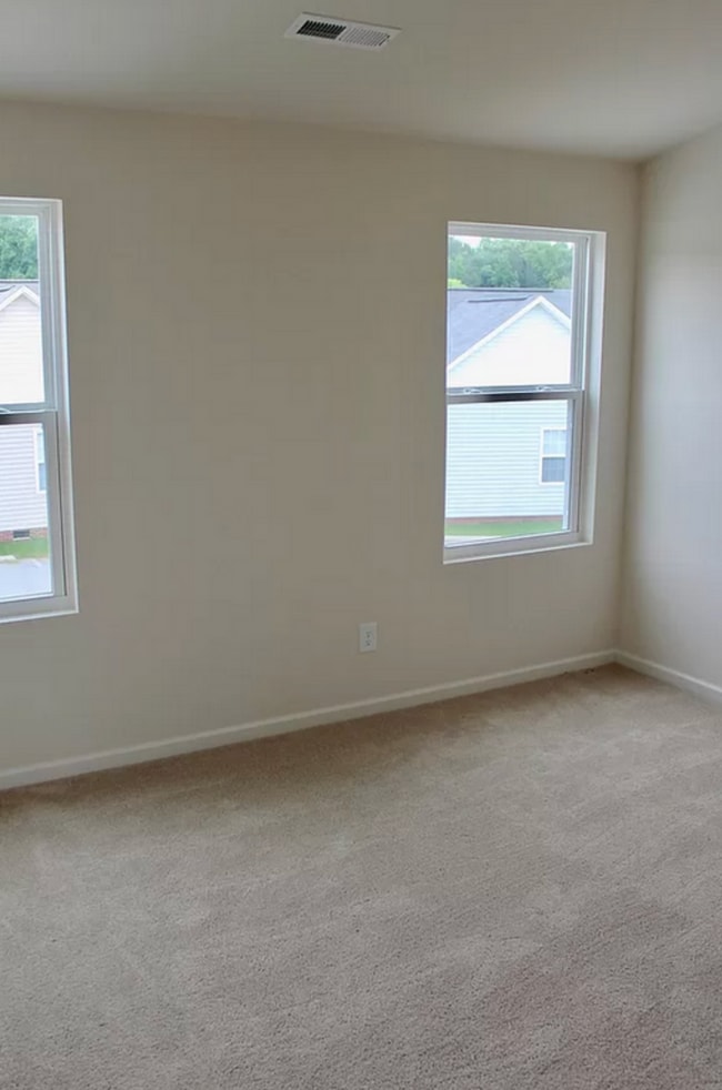 Building Photo - NEW LISTING!!!!!