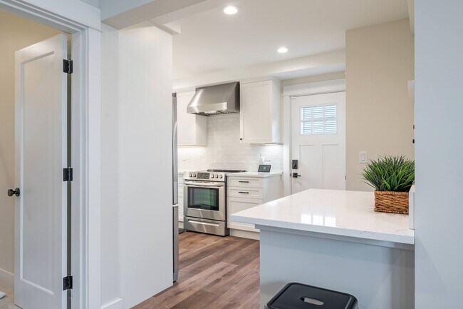 Building Photo - 2bd/1ba Seattle Home