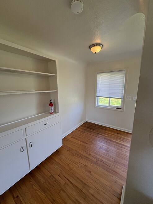 Building Photo - 591 W Sherman St