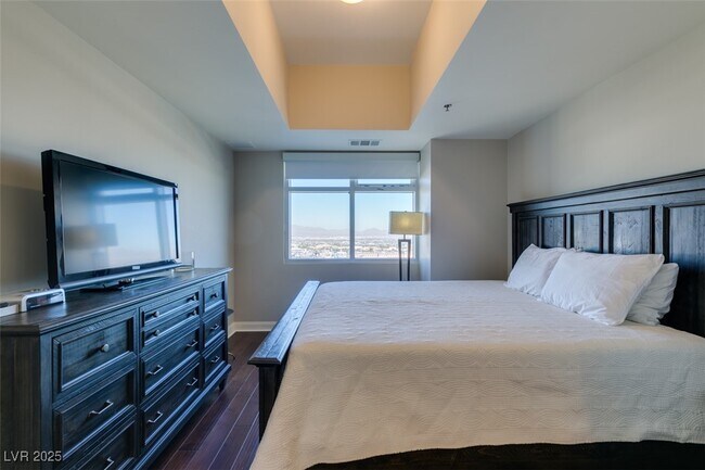 Building Photo - 150 S Las Vegas Blvd