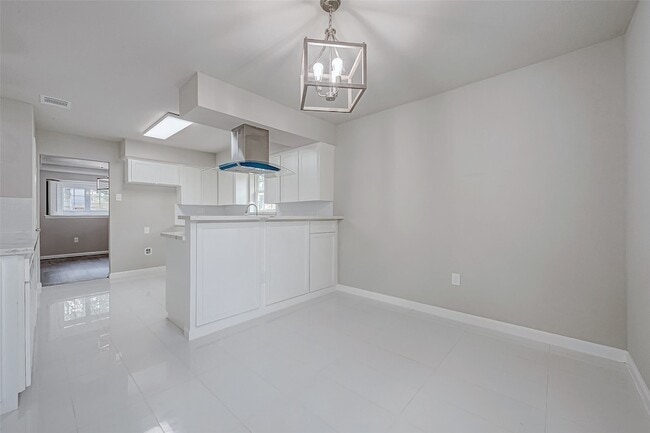 Building Photo - 5622 Valkeith Dr