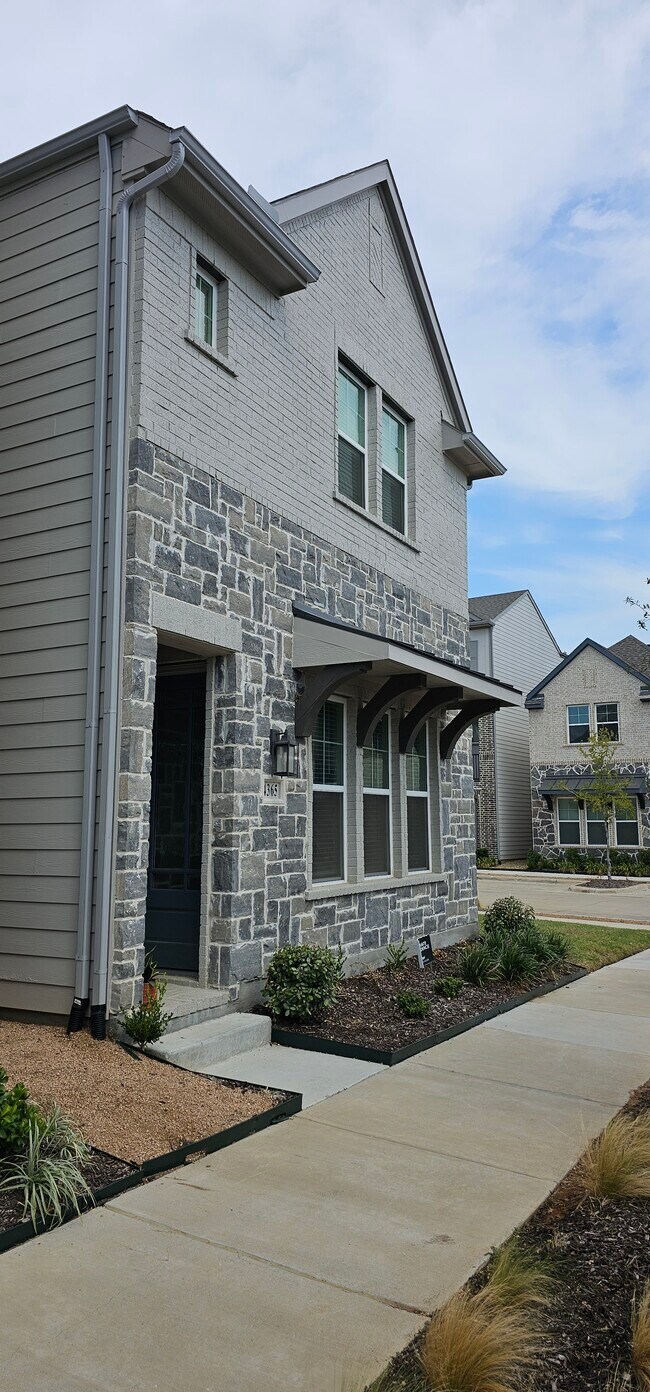 Building Photo - Wild Daisy LLC