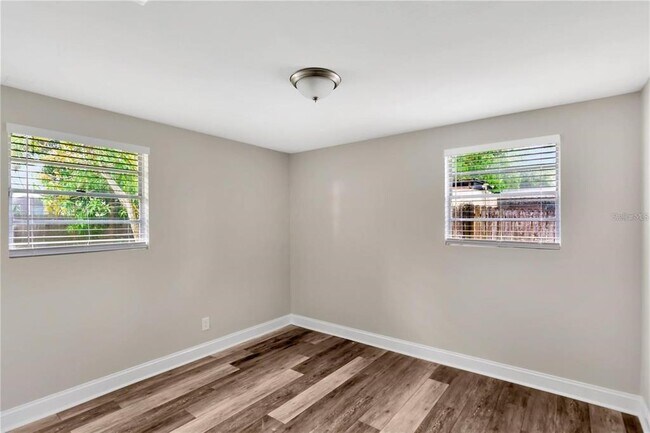 Building Photo - 4105 W Mango Ave