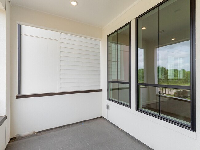 Building Photo - 2808 Grand Fountains Dr