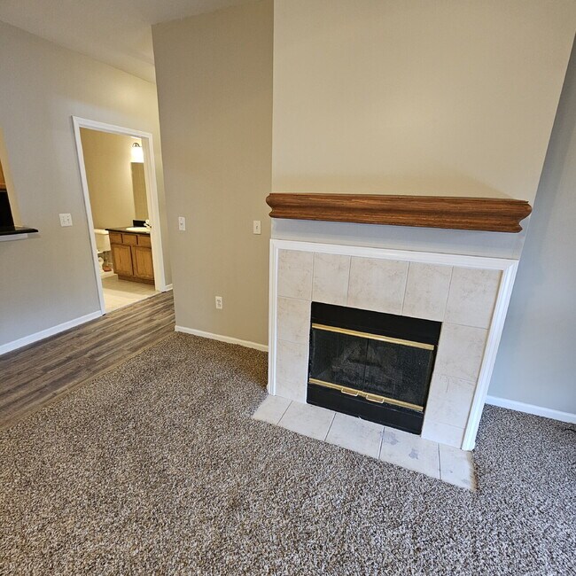 Building Photo - Spacious 2-Bedroom Townhouse with 2 Full Baths, Fireplace & Garage