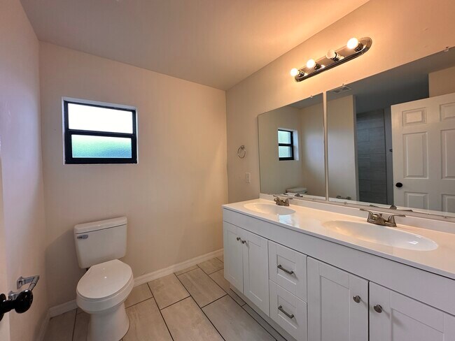 Building Photo - 314 NW 7th Pl