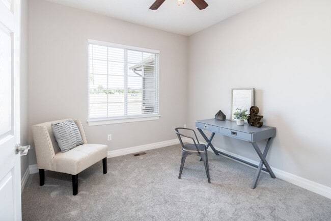 Building Photo - Beautiful 2BR/2BA Unit Available in Senior...
