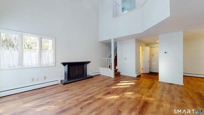 Building Photo - 6 Lyle Ct