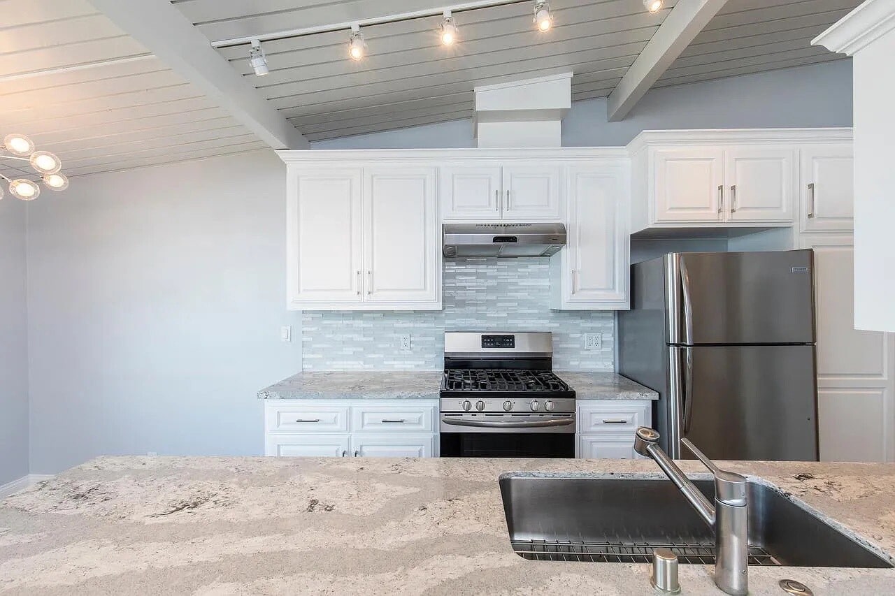 Building Photo - 1710 Esplanade