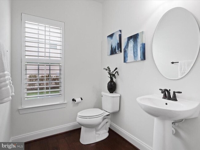 Building Photo - 41595 Revival Dr