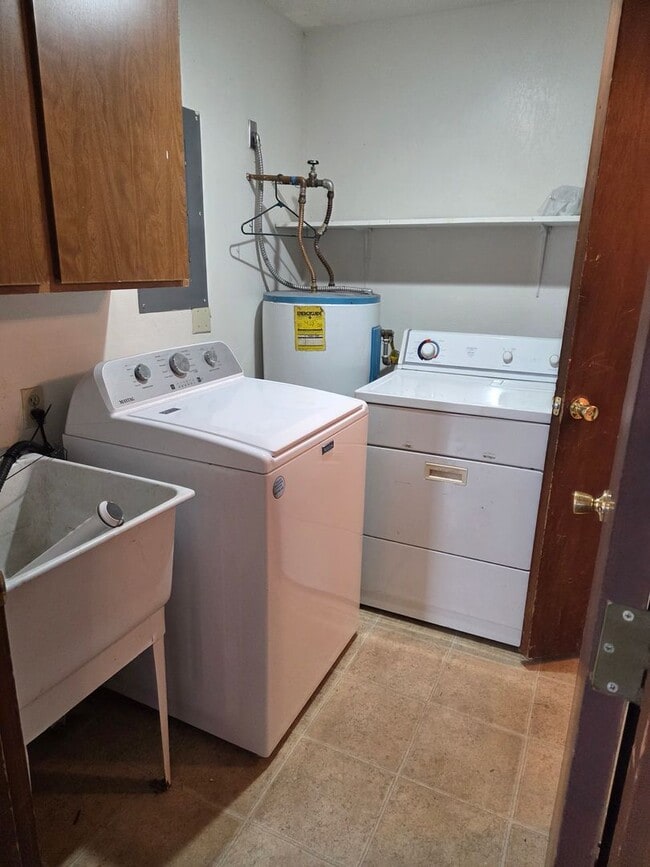 Building Photo - 2 bed 1 bath