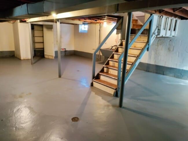 Building Photo - 3 bedroom 1 bath bungalow now available! -...