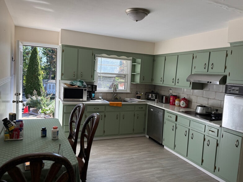 Primary Photo - 20 Columbia Pl