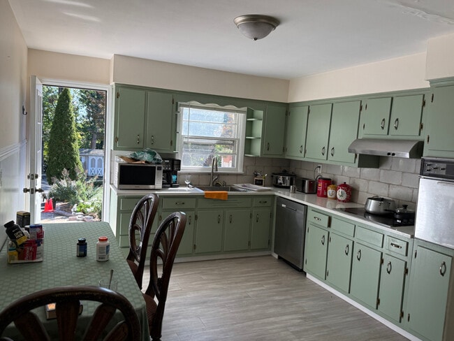 Building Photo - 20 Columbia Pl