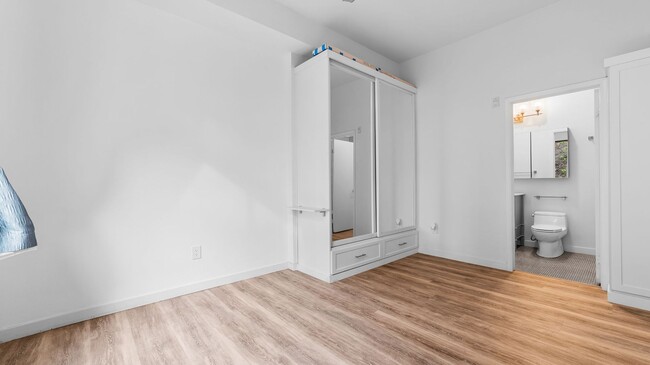 Building Photo - Beautiful 2Br/2Ba Townhome In Little Italy With Views Of The Bay! 3D Tour Link in Description Below!