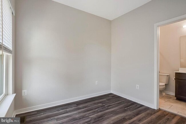 Building Photo - 1003 Sycamore Dr SE