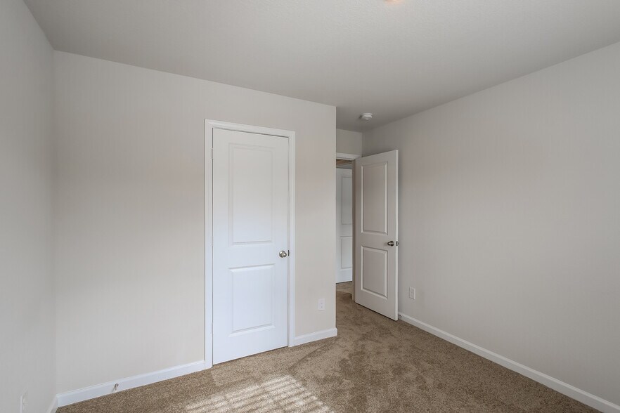 Building Photo - 3245 Bridgewood Dr