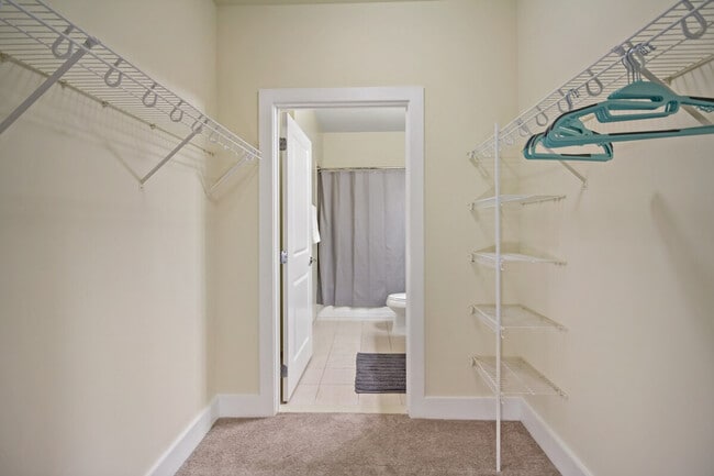 Building Photo - 615 S Columbus St